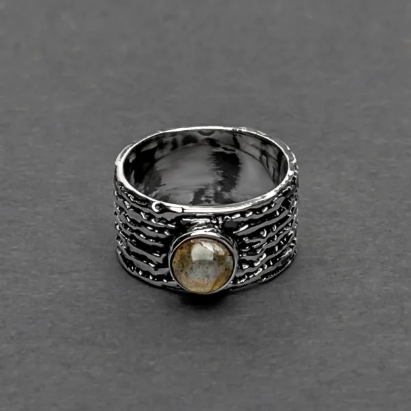 Textured ring with round stone