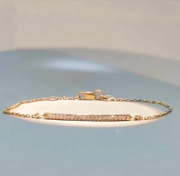 Minimal curved bar necklace with pavé Diamond