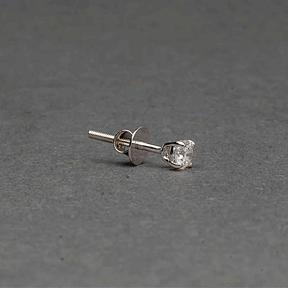 White gold diamond Stud