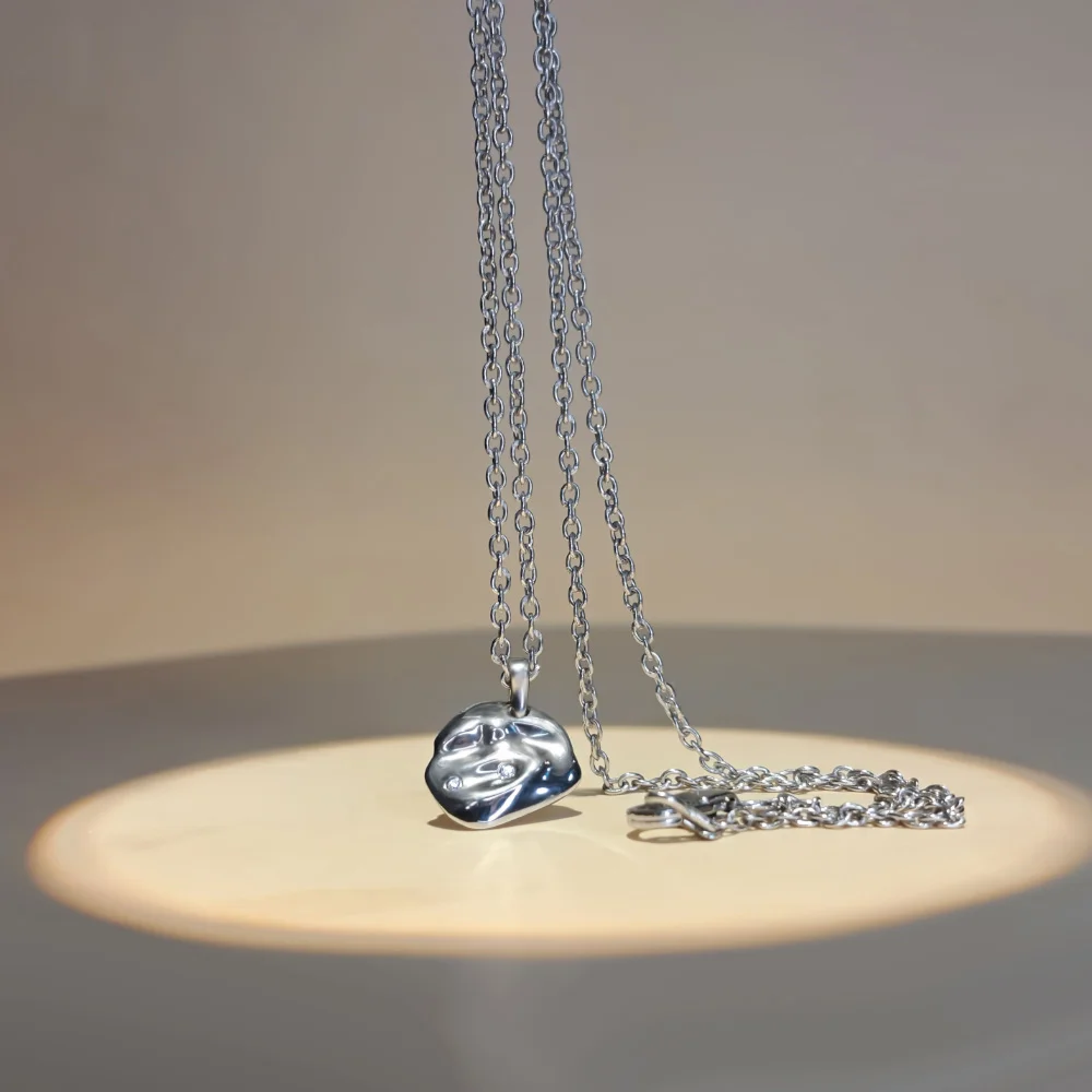 Modern face shape silver pendant necklace