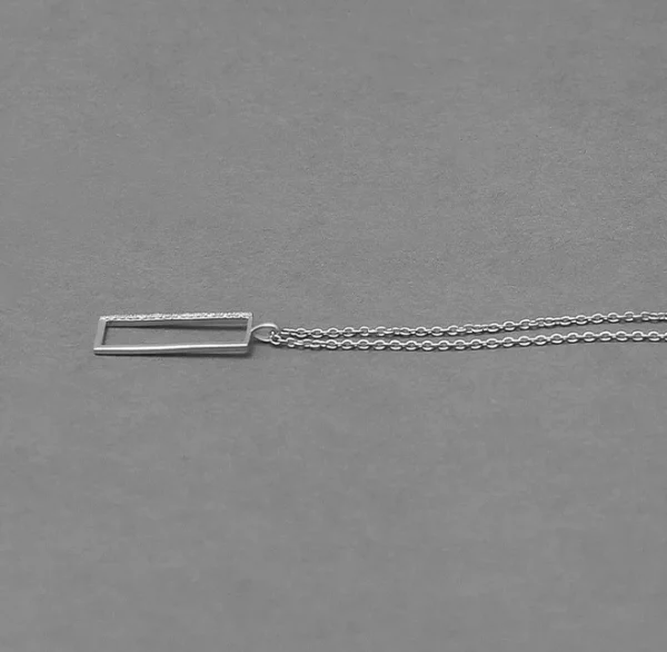 Minimal geometric pendant