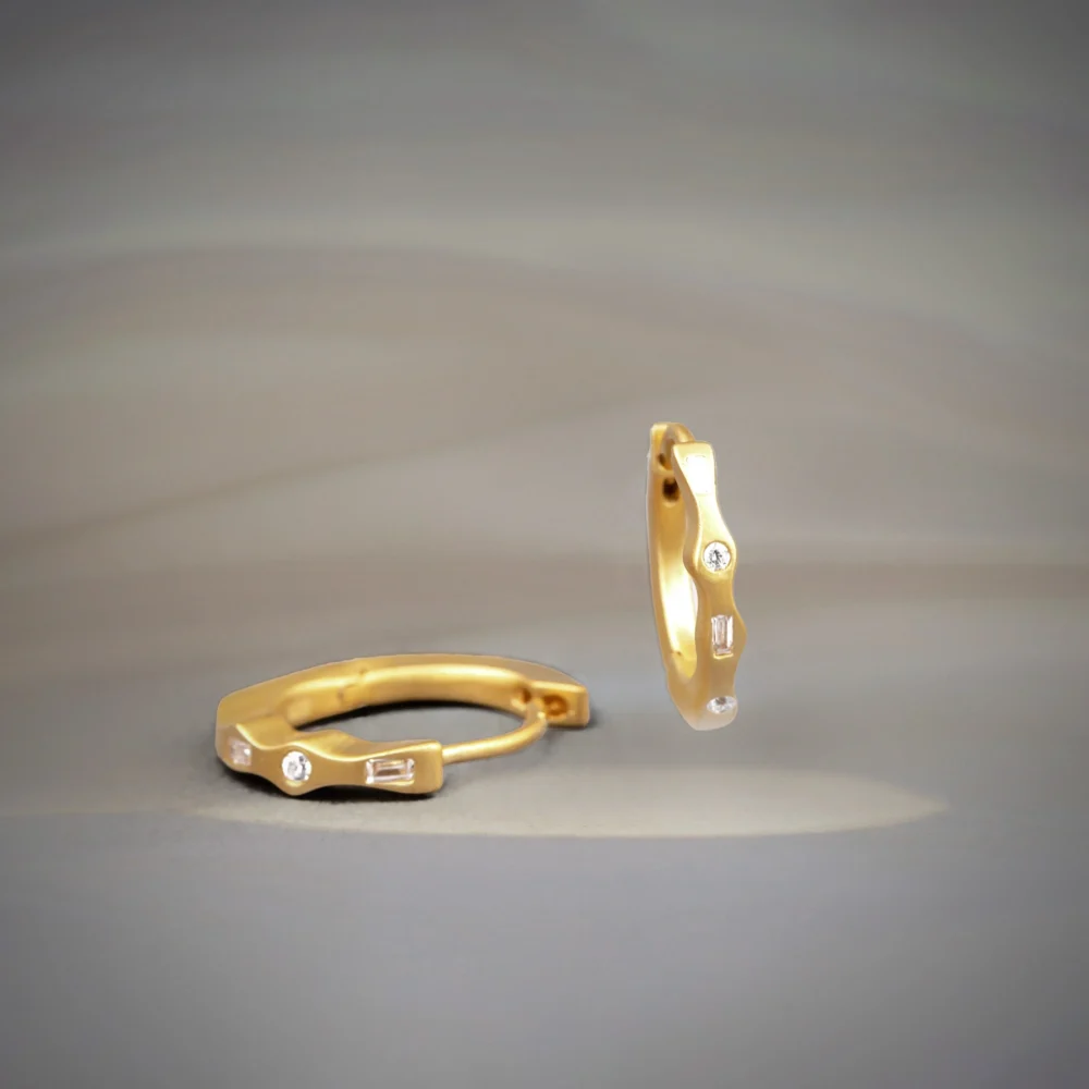 Organic Gold earring with studded lab grown diamonds