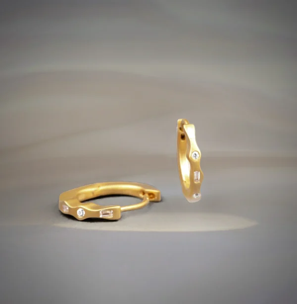 Organic Gold earring with studded lab grown diamonds