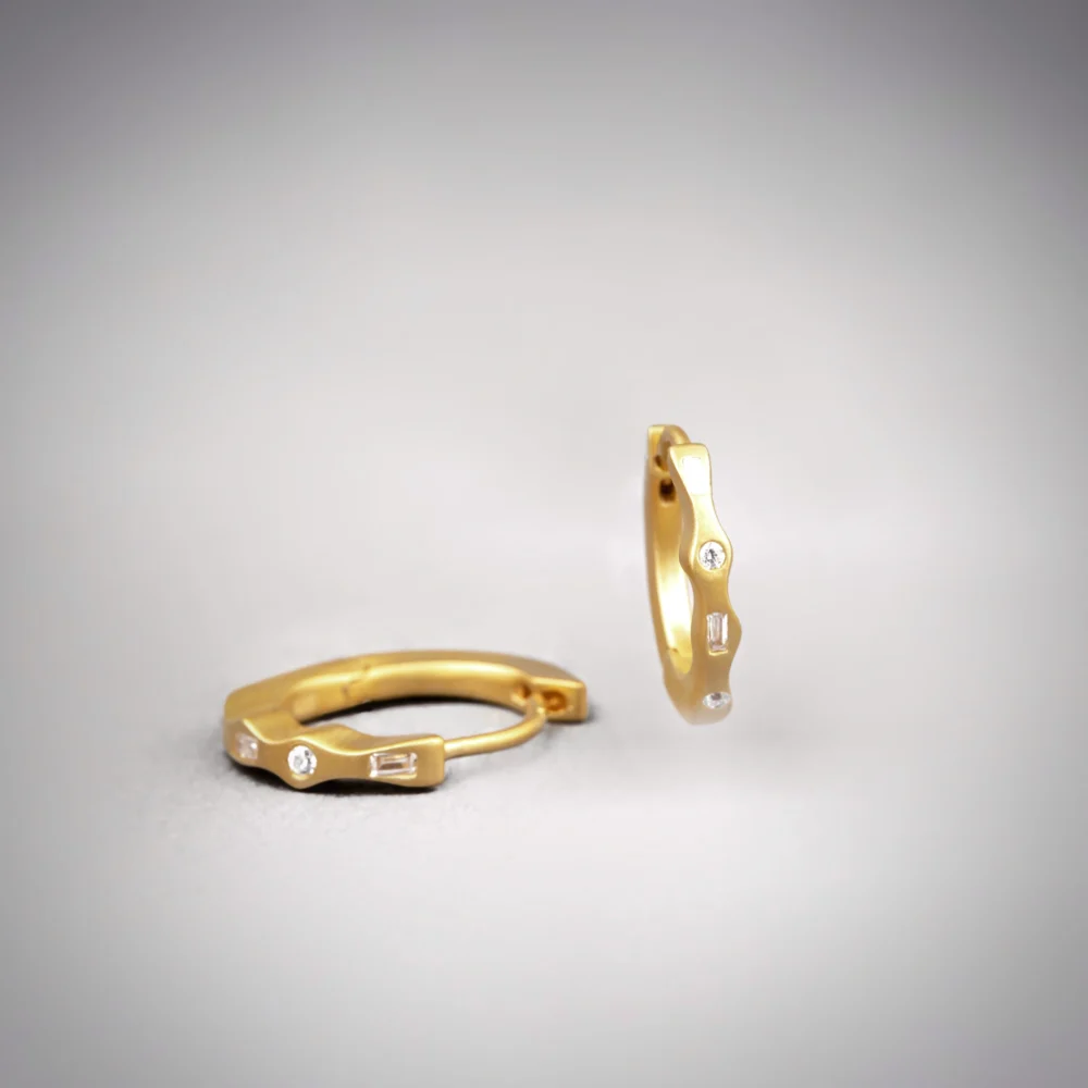 Organic gold diamond studded earring