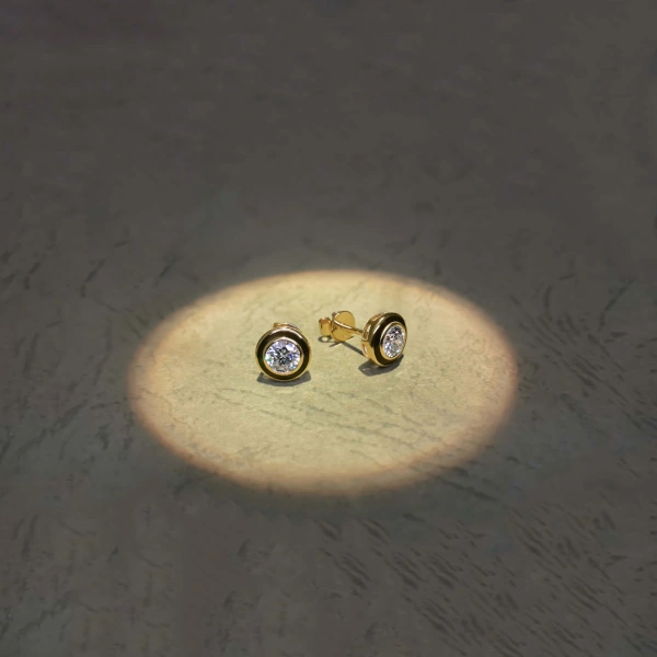 Gold Bezel-Set Diamond Stud Earrings – Modern Solitaire Design