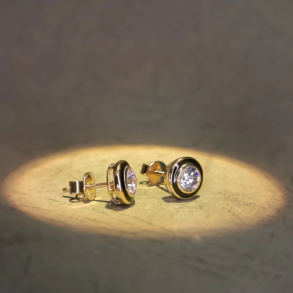 Gold Bezel-Set Diamond Stud Earrings – Modern Solitaire Design