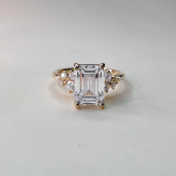Vintage Glamour Emerald-Cut Cluster Diamond Ring